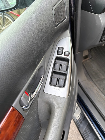 Toyota Land Cruiser 12 of 28