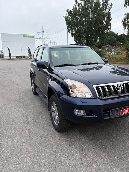 Toyota Land Cruiser 7 of 28