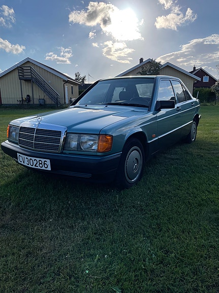 Mercedes-Benz 190 E 7 of 14