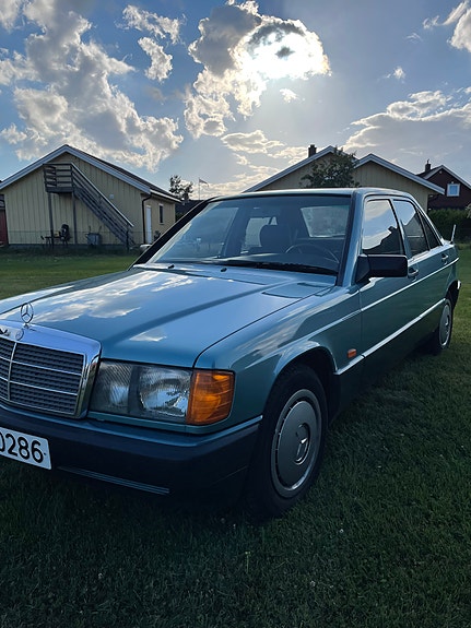 Mercedes-Benz 190 E 3 of 14