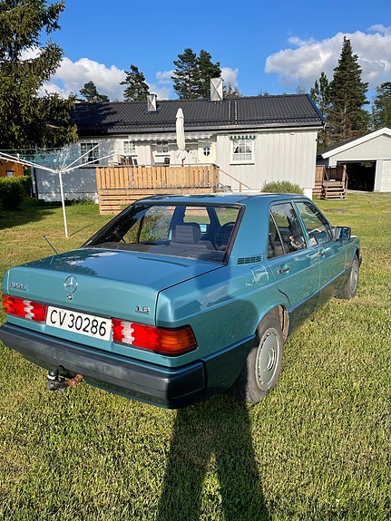 Mercedes-Benz 190 E 4 of 14
