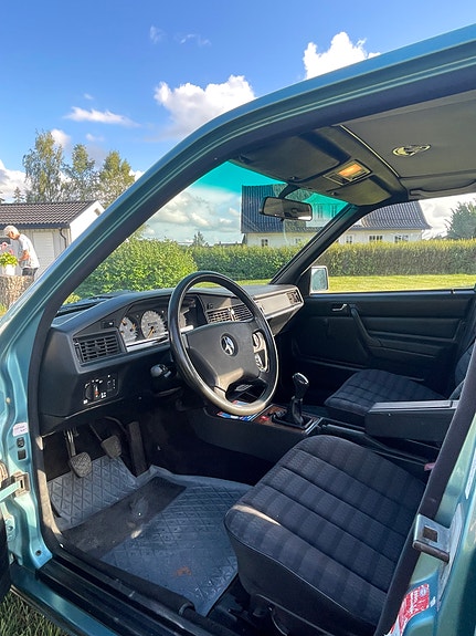 Mercedes-Benz 190 E 9 of 14