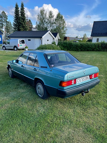 Mercedes-Benz 190 E 8 of 14