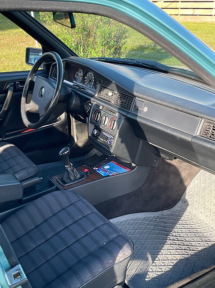Mercedes-Benz 190 E 10 of 14