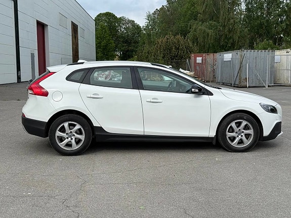 Volvo V40 Cross Country 3 of 9