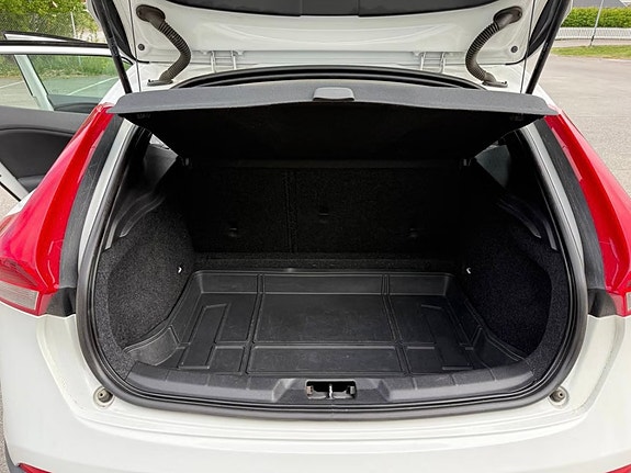 Volvo V40 Cross Country 6 of 9