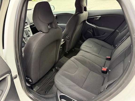 Volvo V40 Cross Country 7 of 9