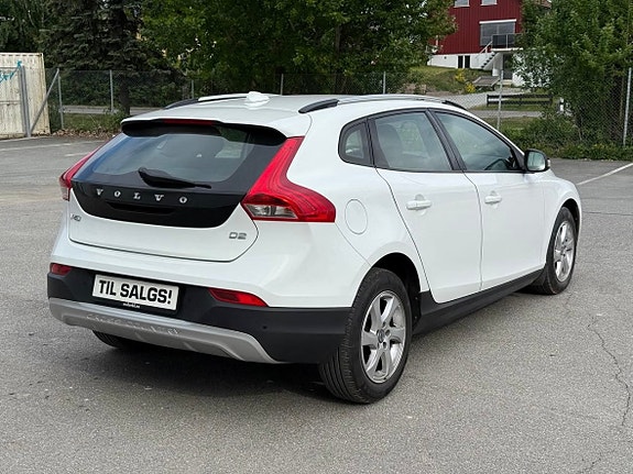 Volvo V40 Cross Country 2 of 9