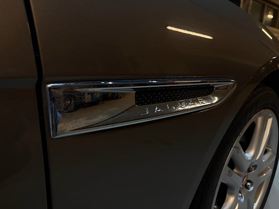 Jaguar XE 17 of 30