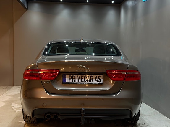 Jaguar XE 11 of 30