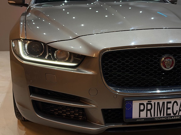 Jaguar XE 7 of 30
