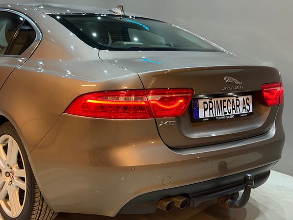 Jaguar XE 14 of 30