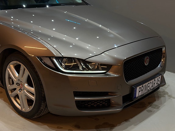 Jaguar XE 4 of 30
