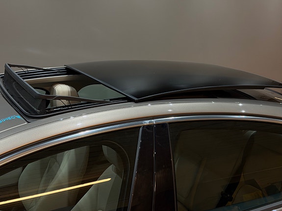 Jaguar XE 8 of 30