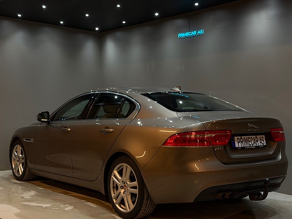 Jaguar XE 10 of 30