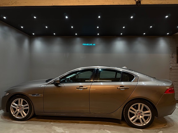Jaguar XE 9 of 30
