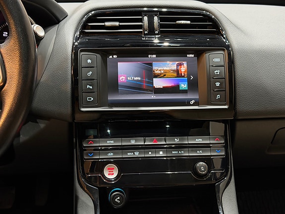 Jaguar XE 28 of 30