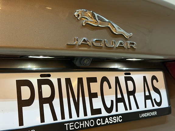 Jaguar XE 16 of 30