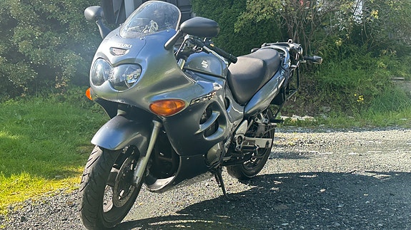 Suzuki GSX 750 F 2 of 8