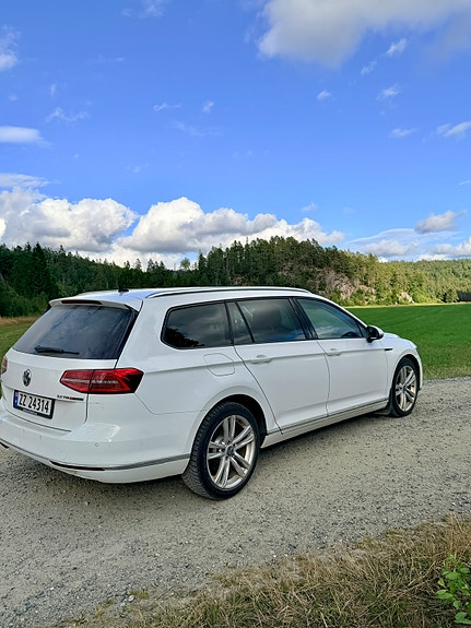 Volkswagen Passat 3 of 15