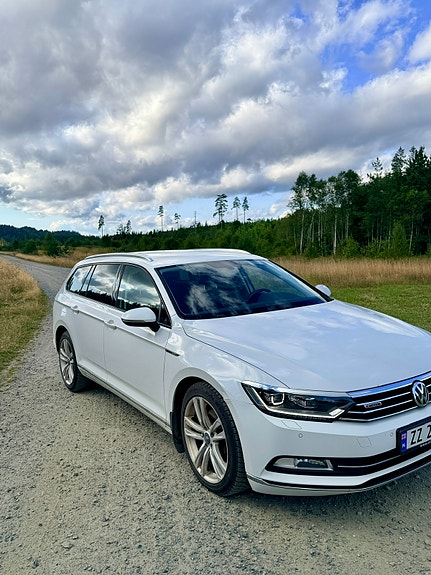 Volkswagen Passat 2 of 15