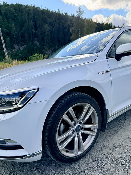 Volkswagen Passat 8 of 15