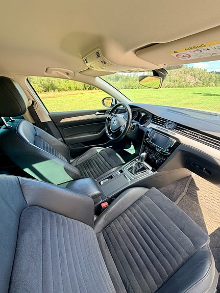 Volkswagen Passat 15 of 15
