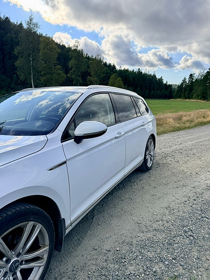 Volkswagen Passat 7 of 15