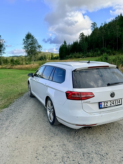 Volkswagen Passat 4 of 15