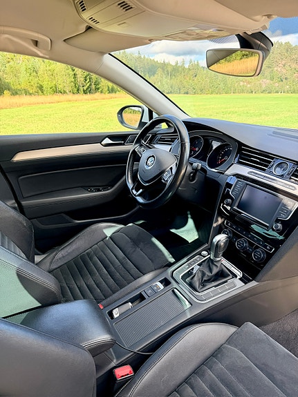 Volkswagen Passat 11 of 15