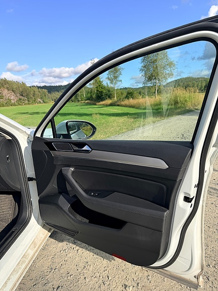 Volkswagen Passat 13 of 15