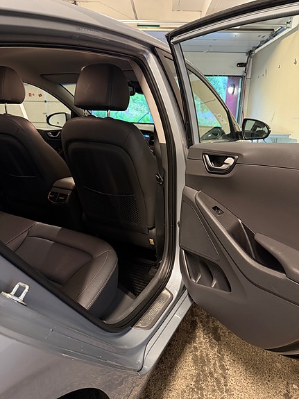 Hyundai IONIQ 19 of 25