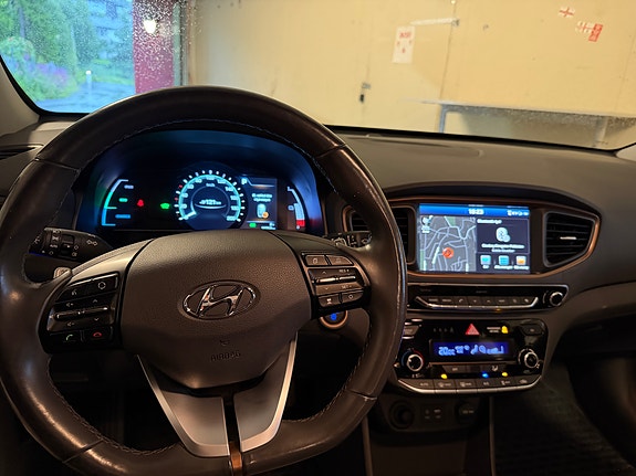 Hyundai IONIQ 12 of 25