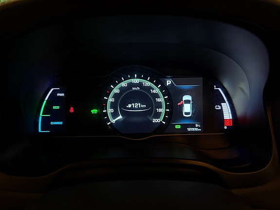Hyundai IONIQ 13 of 25