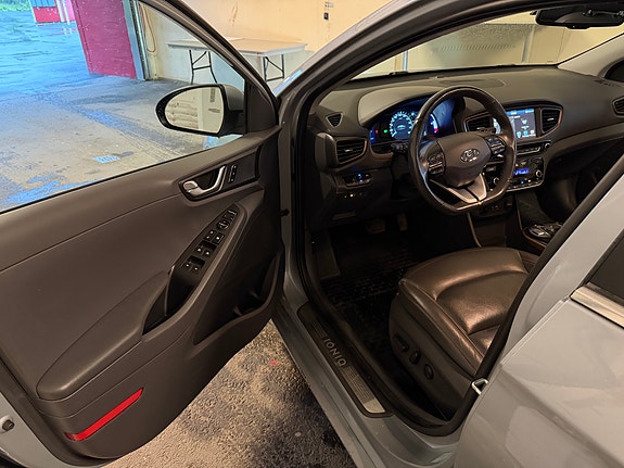 Hyundai IONIQ 16 of 25