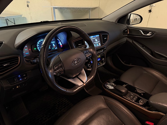 Hyundai IONIQ 11 of 25