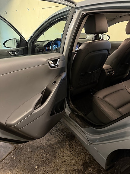 Hyundai IONIQ 18 of 25