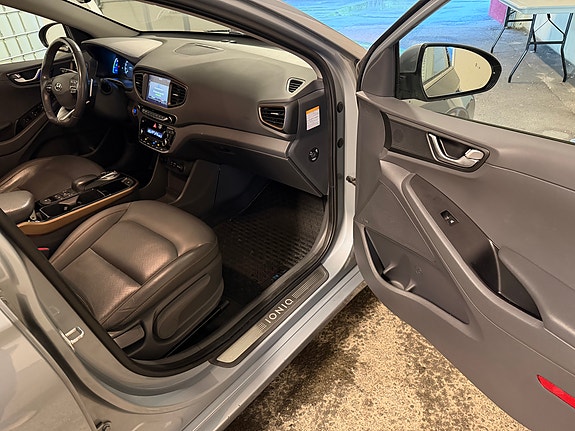 Hyundai IONIQ 21 of 25