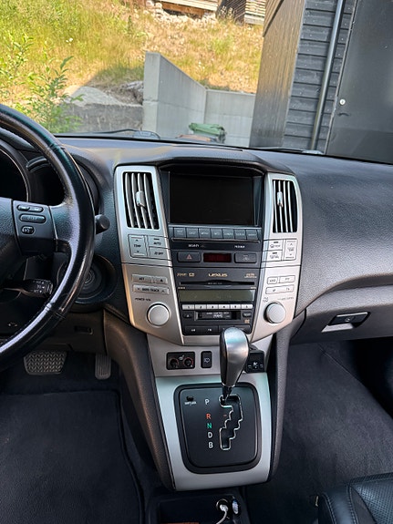 Lexus RX400h 12 of 29