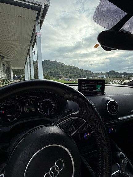 Audi e-tron 14 of 17
