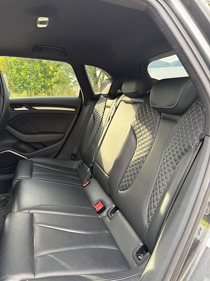 Audi e-tron 12 of 17