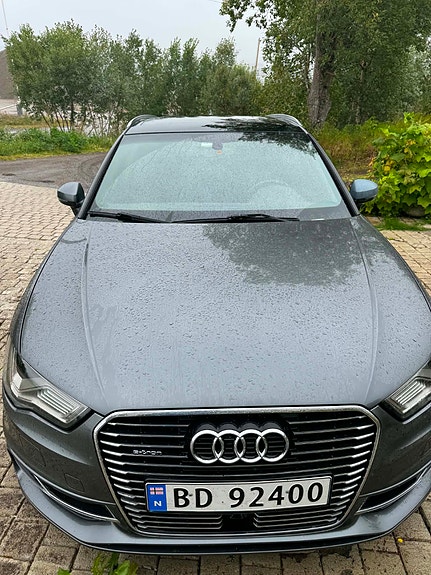 Audi e-tron 2 of 17