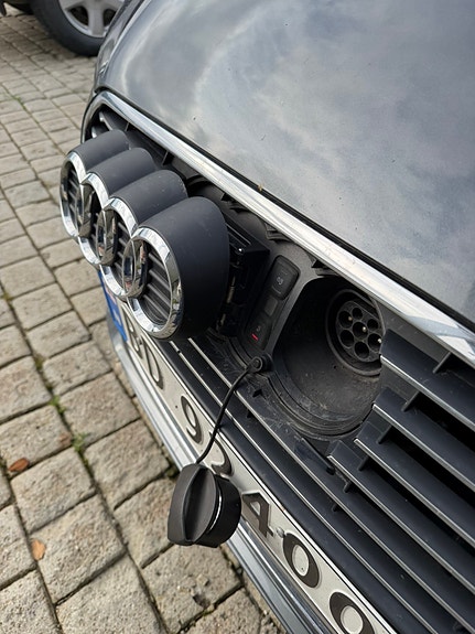 Audi e-tron 13 of 17