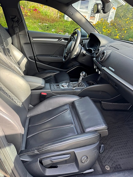 Audi e-tron 6 of 17