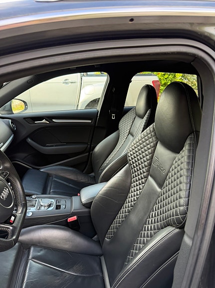 Audi e-tron 16 of 17