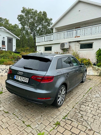 Audi e-tron 4 of 17