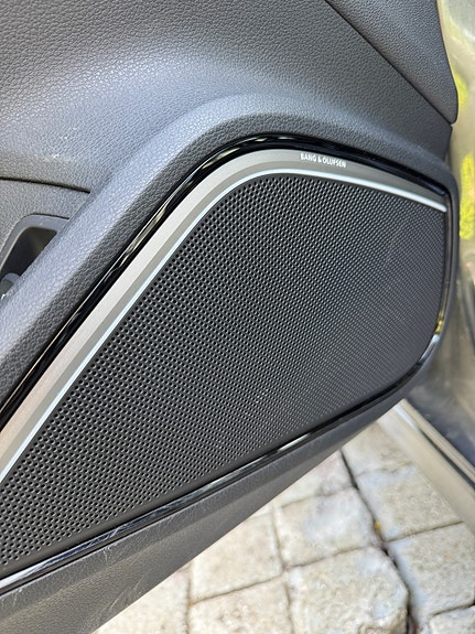Audi e-tron 10 of 17