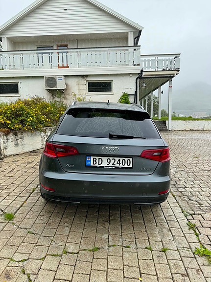 Audi e-tron 3 of 17