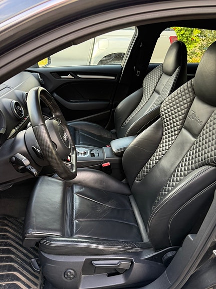 Audi e-tron 15 of 17
