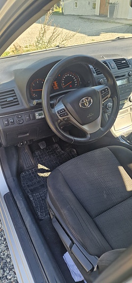Toyota Avensis 18 of 30